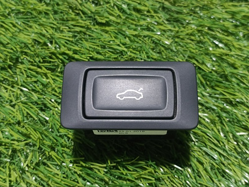 Кнопка открывания багажника