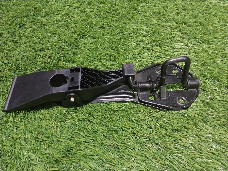 Крючок капота