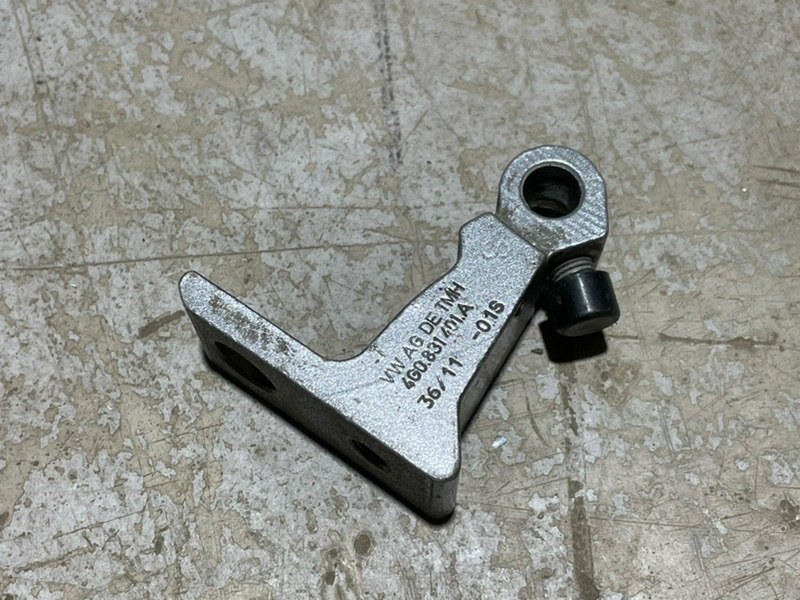 Петля двери