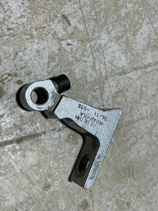 Петля двери