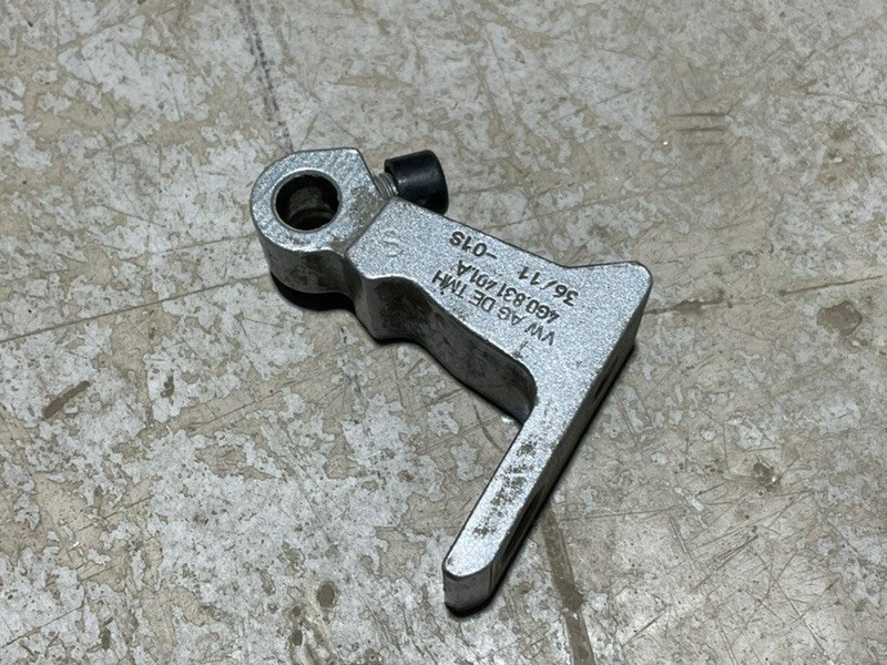 Петля двери