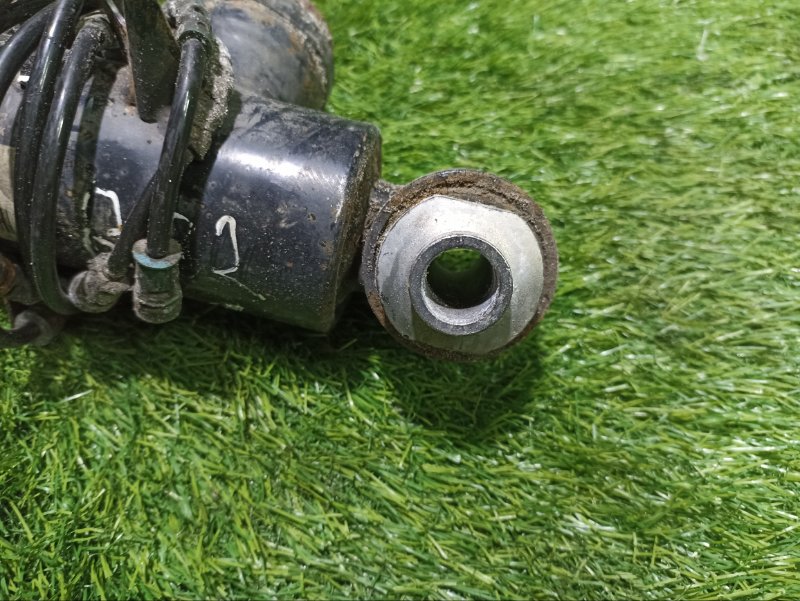 Амортизатор задний правый