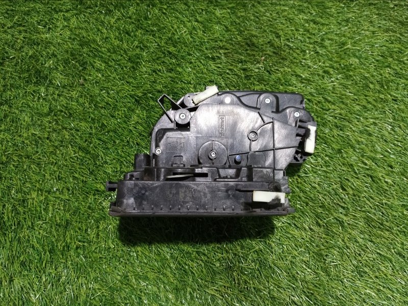 Замок двери передней правой