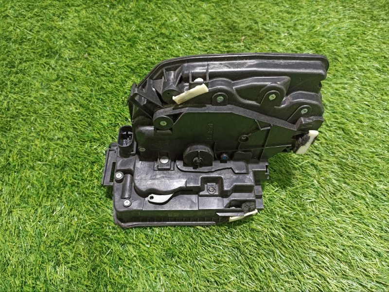 Замок двери передней правой