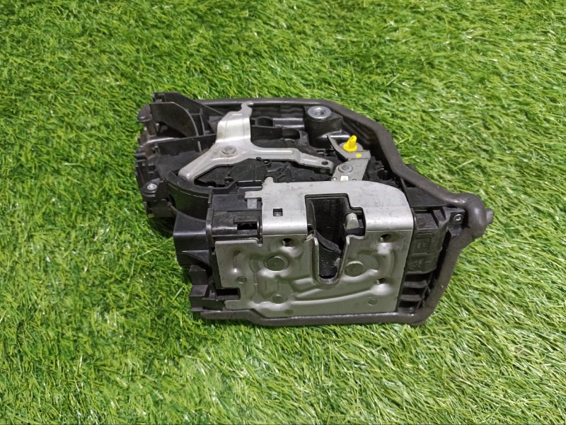 Замок двери передней правой