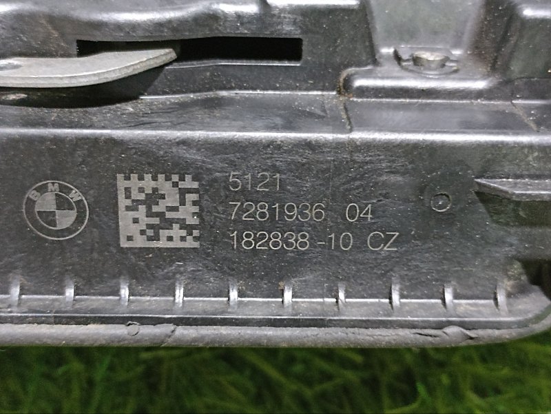 Замок двери передней правой