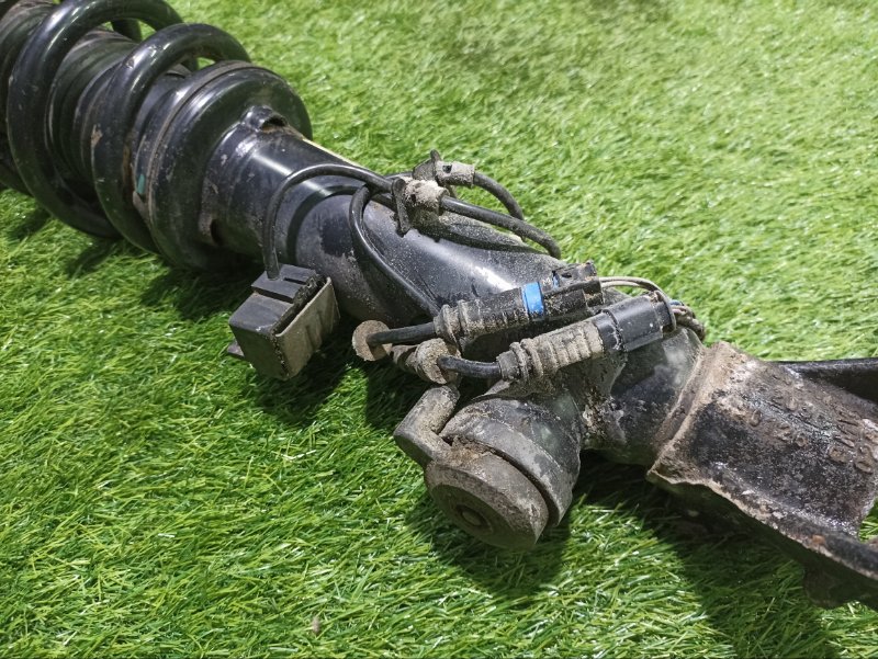 Амортизатор передний правый