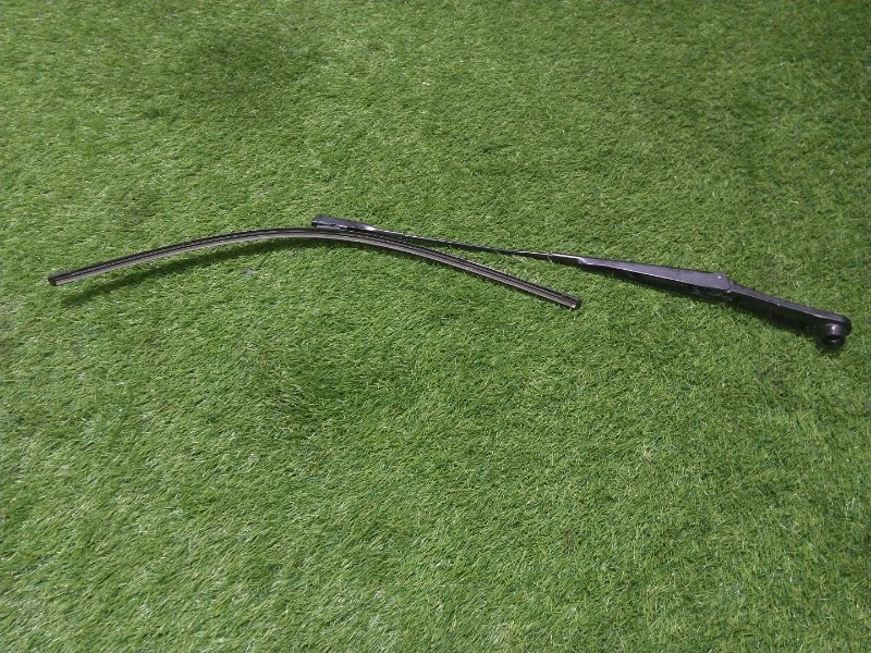 Поводок стеклоочистителя передний правый