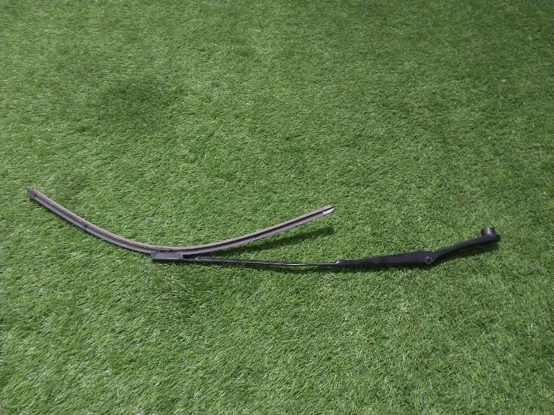 Поводок стеклоочистителя передний правый