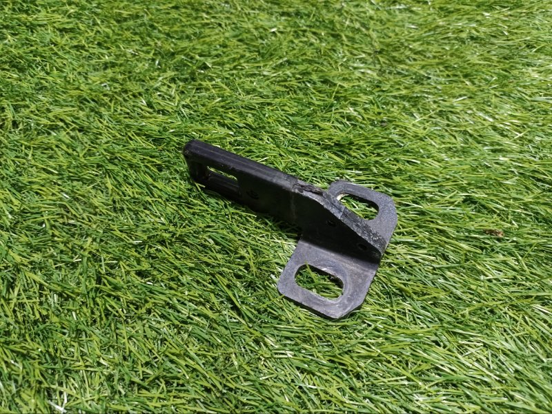 Ответная часть замка багажника