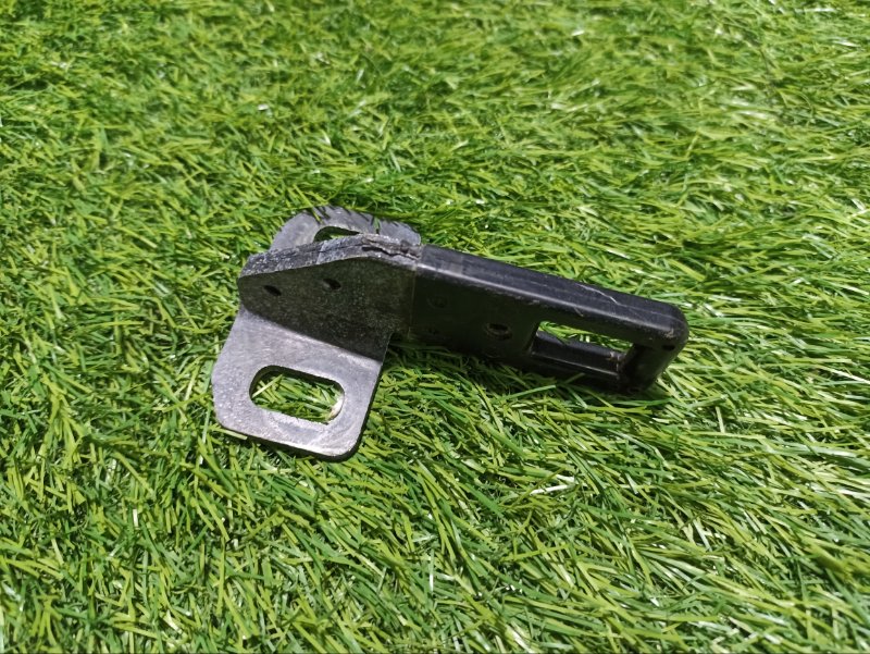 Ответная часть замка багажника