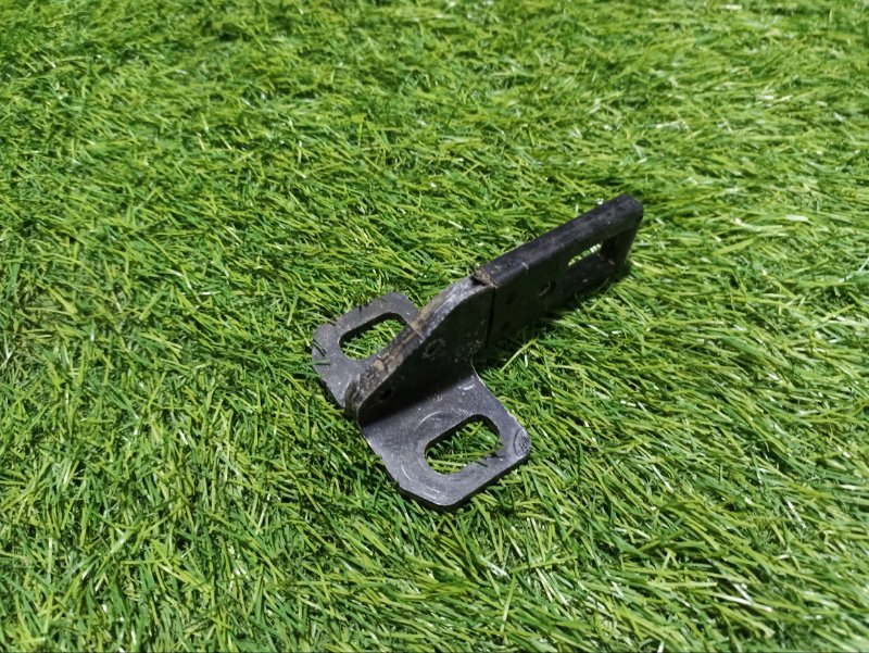 Ответная часть замка багажника