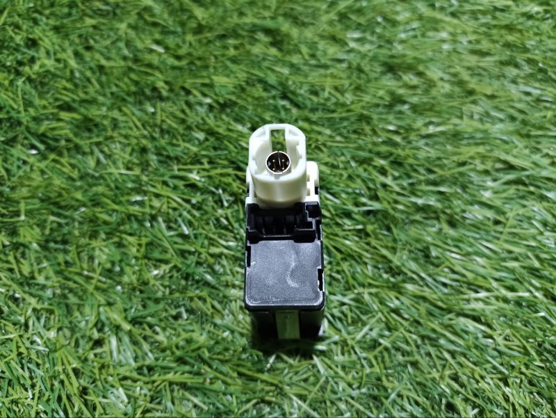Гнездо AUX / USB IN