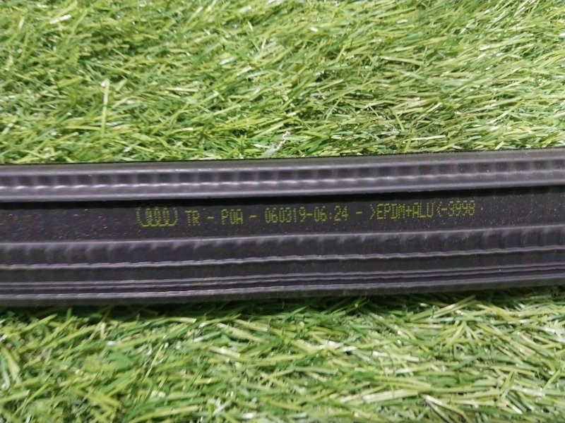 Уплотнитель стекла двери