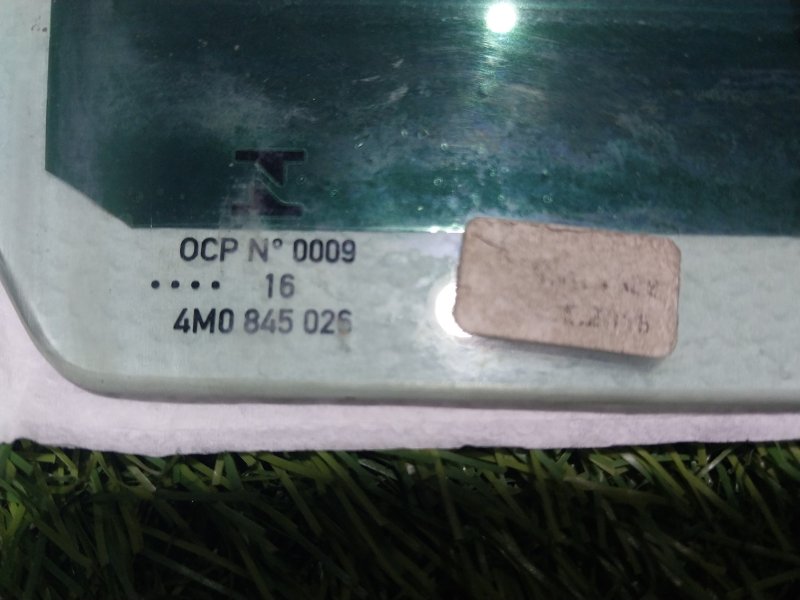 Стекло двери задней правой