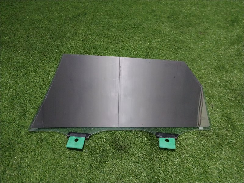 Стекло двери задней правой