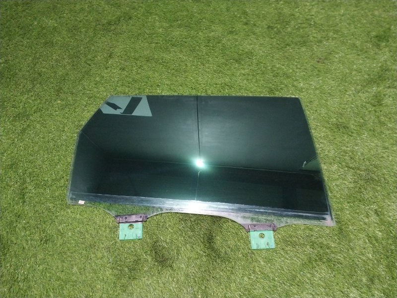 Стекло двери задней правой