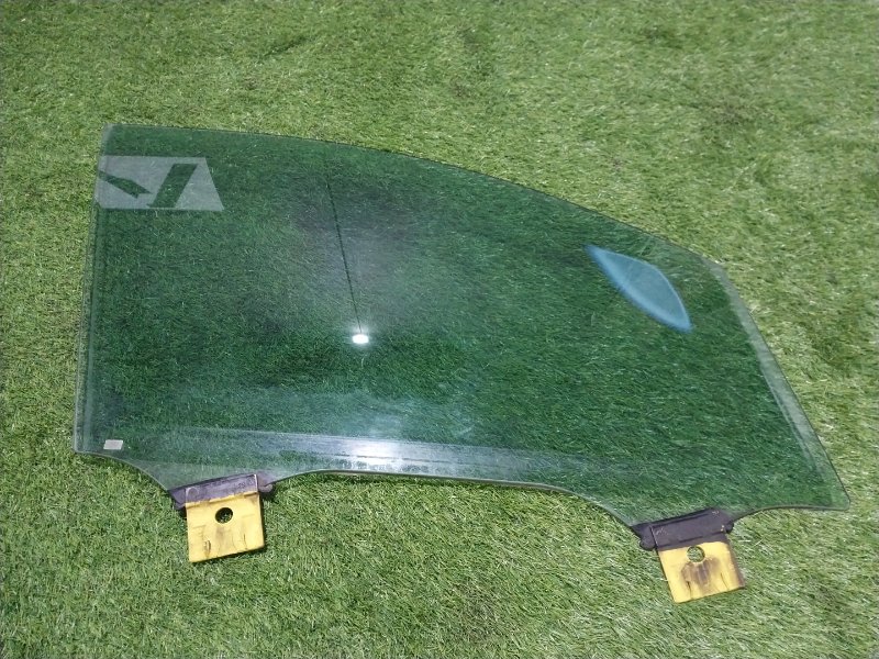 Стекло двери передней правой