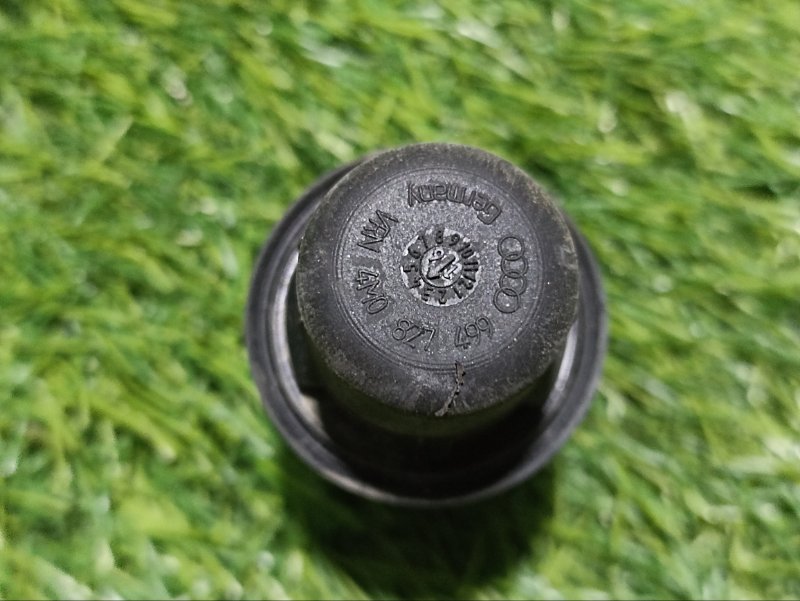 Отбойник крышки багажника