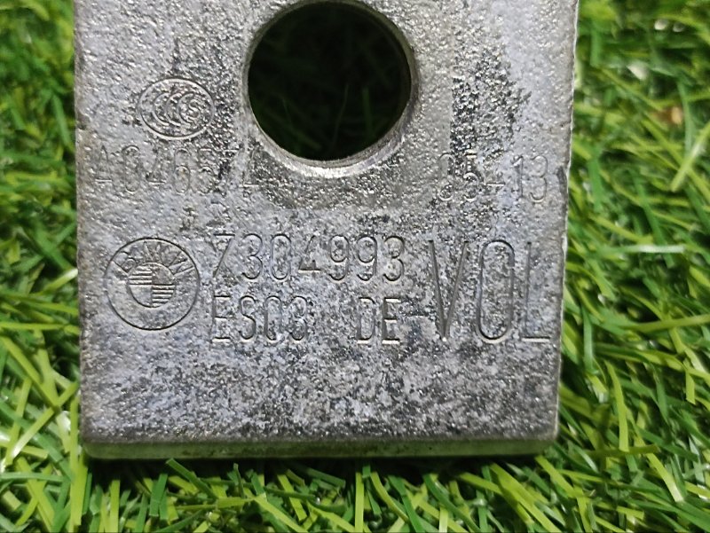 Петля двери