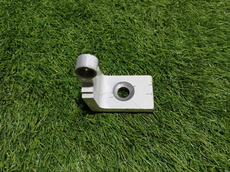 Петля двери