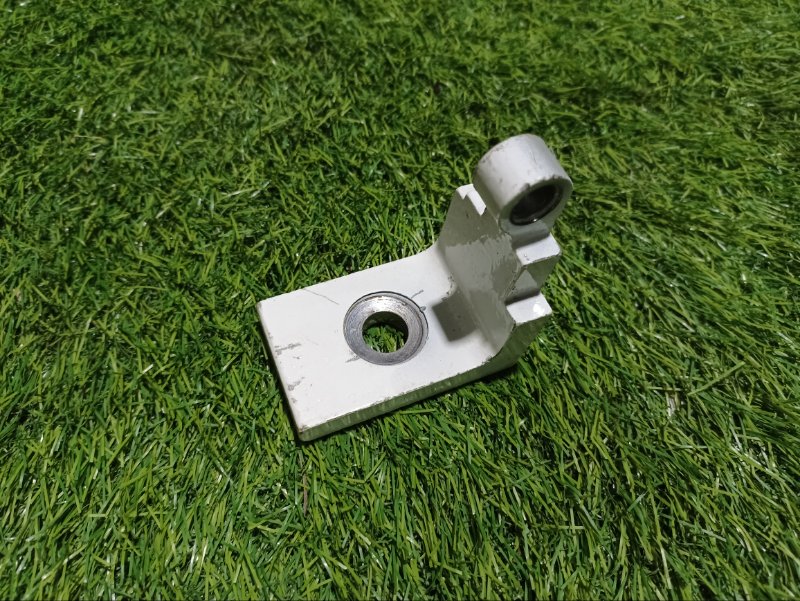 Петля двери