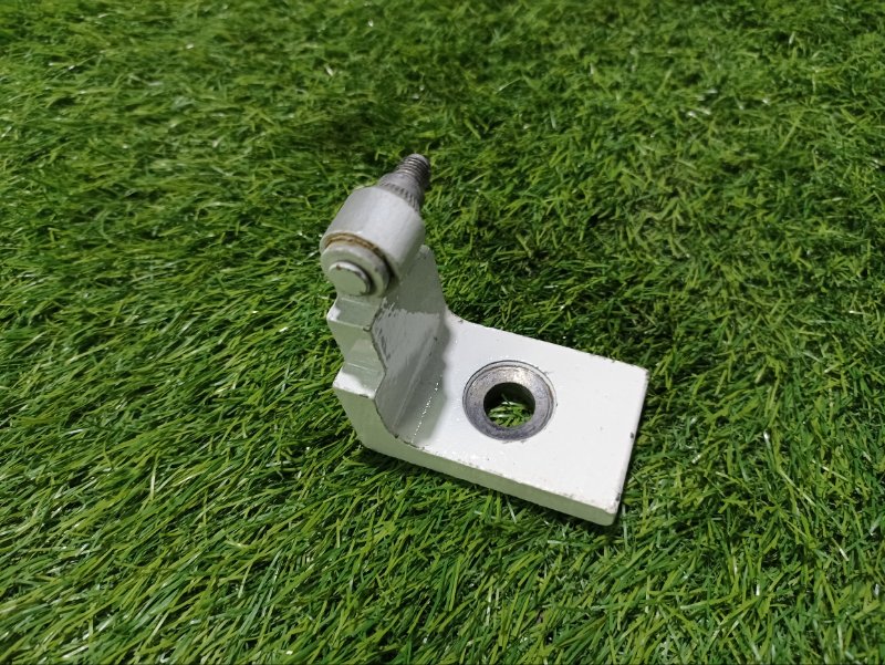 Петля двери передней правой нижняя