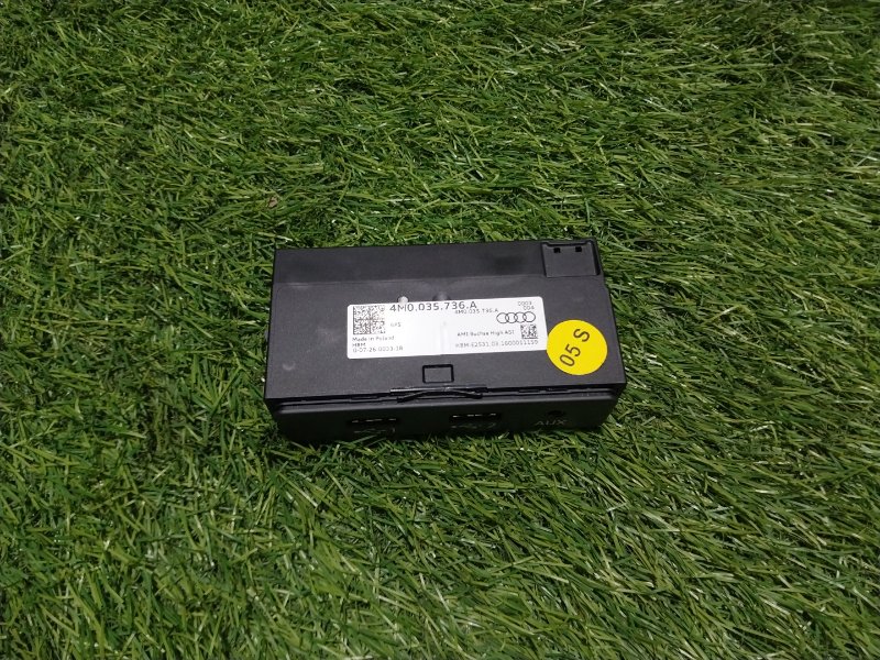 Гнездо AUX / USB IN