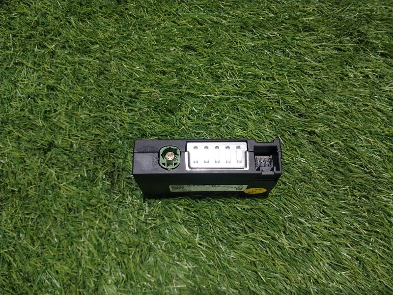 Гнездо AUX / USB IN