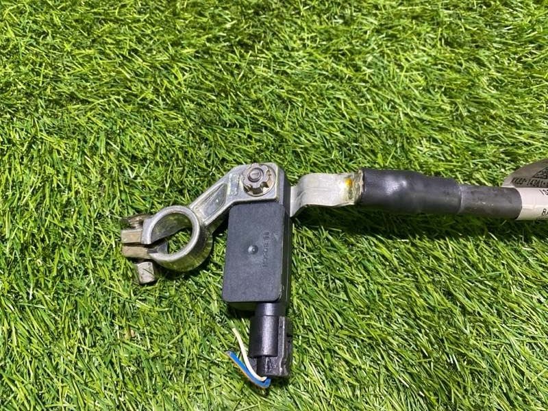 Клемма аккумулятора -