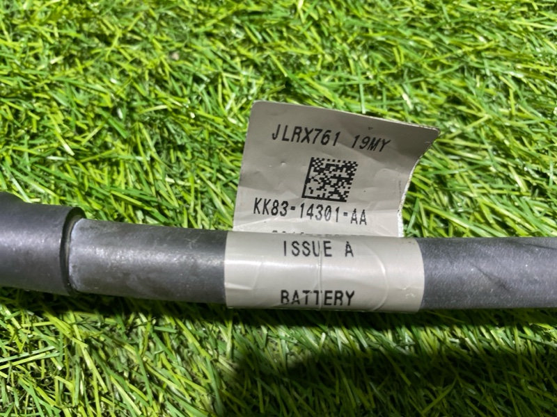 Клемма аккумулятора -