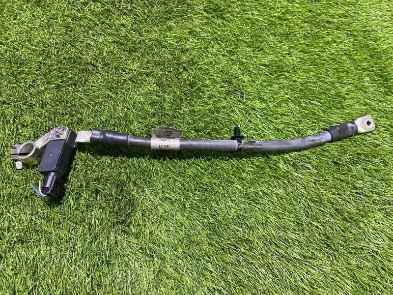 Клемма аккумулятора -