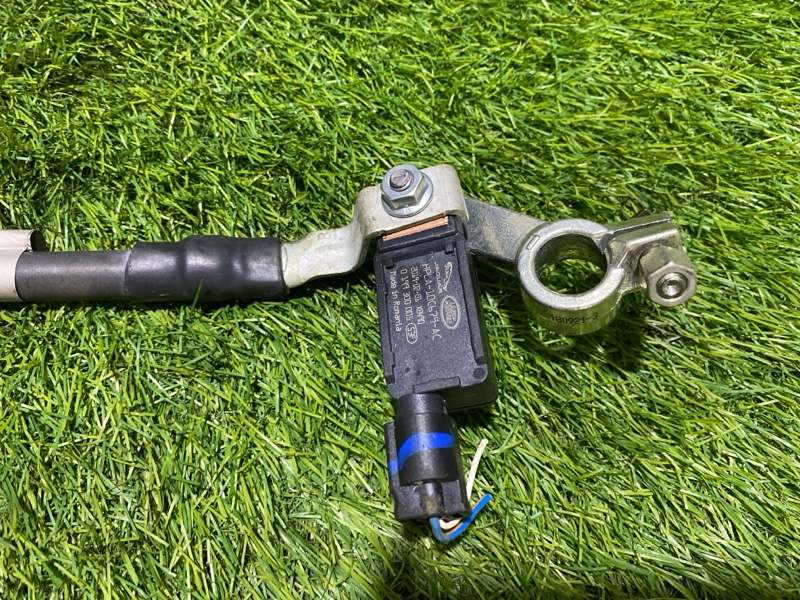 Клемма аккумулятора -