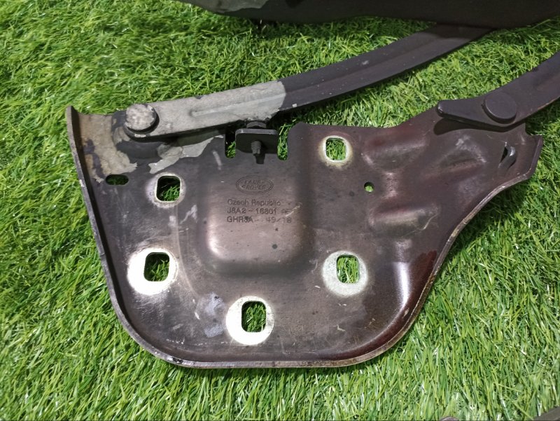 Петля капота левая