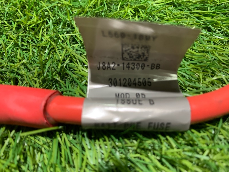 Клемма аккумулятора +