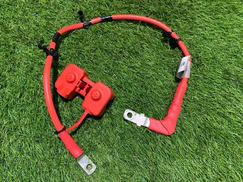 Клемма аккумулятора +