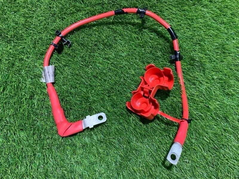 Клемма аккумулятора +