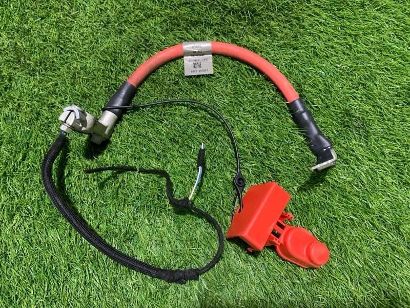 Клемма аккумулятора +