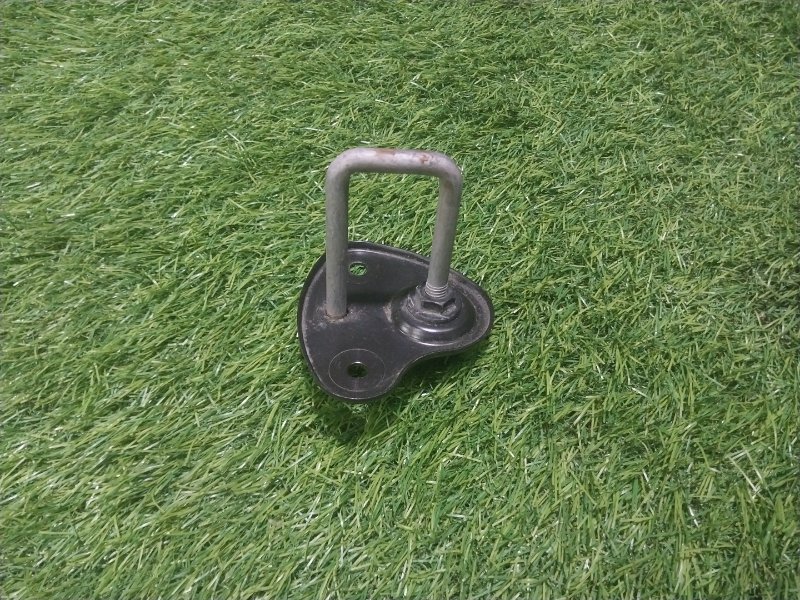 Крючок капота