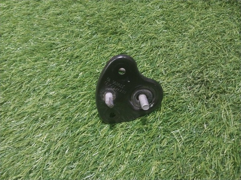 Крючок капота