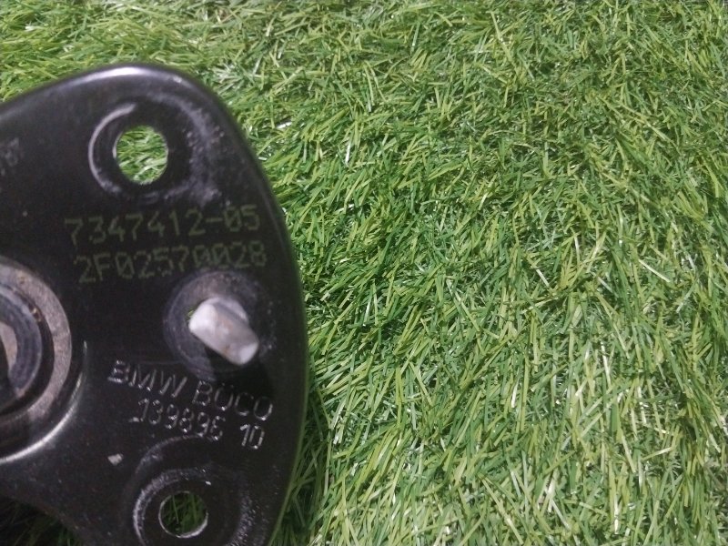 Крючок капота