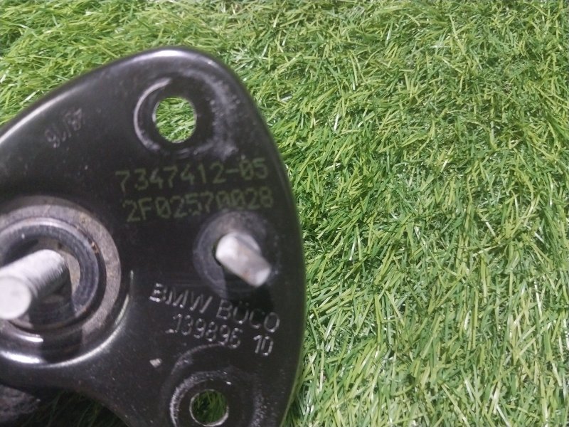 Крючок капота