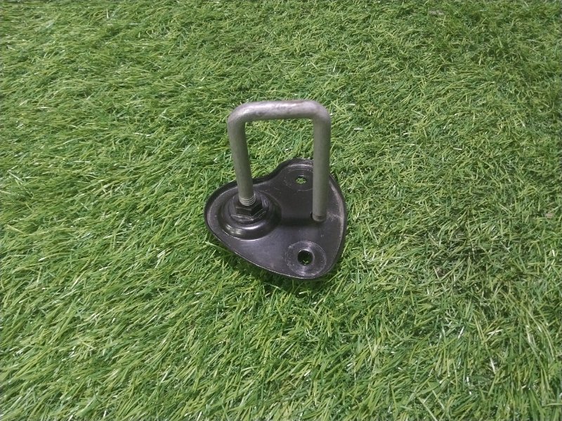 Крючок капота