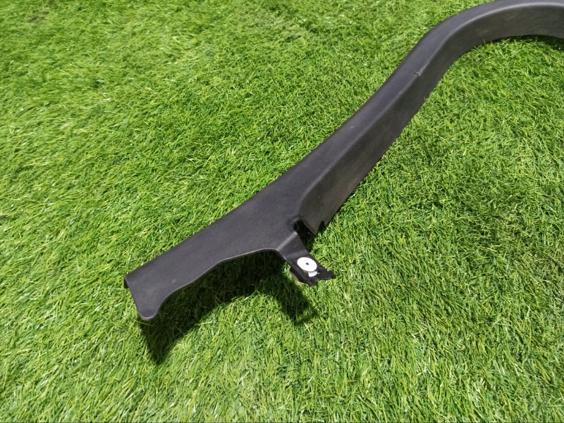 Накладка двери передней левой