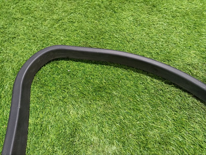 Накладка двери передней левой