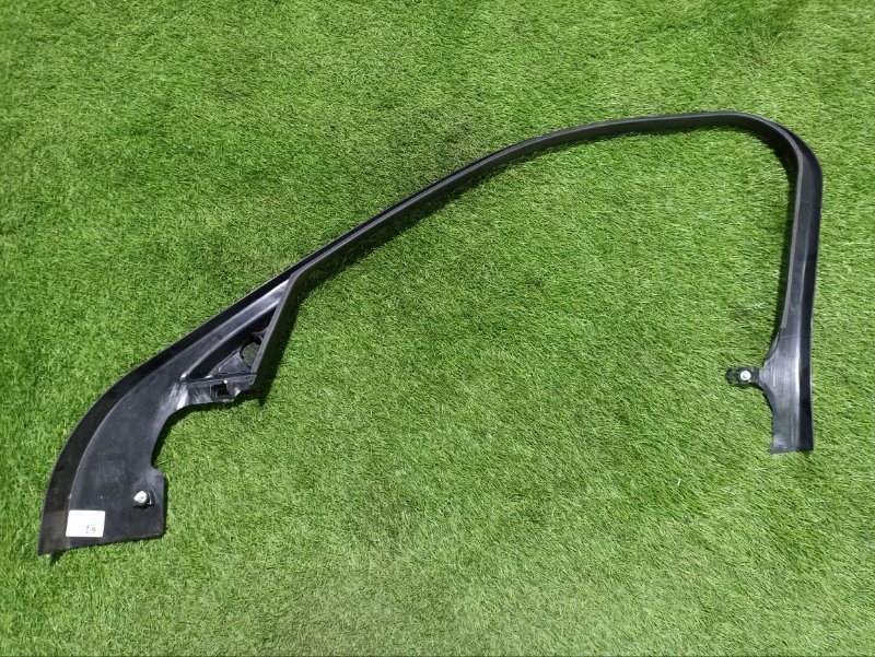 Накладка двери передней левой