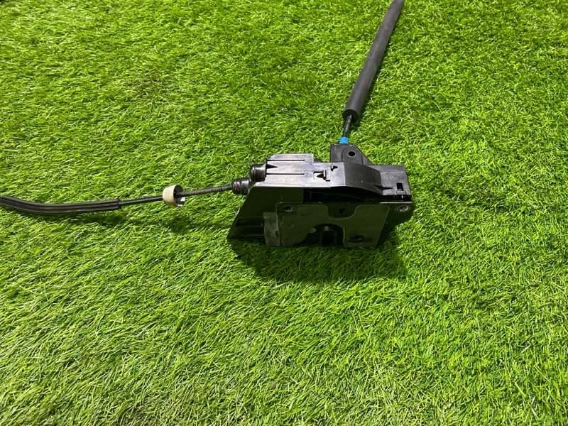 Замок двери передней правой