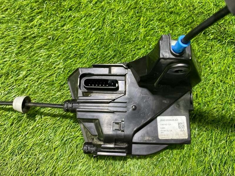 Замок двери передней правой