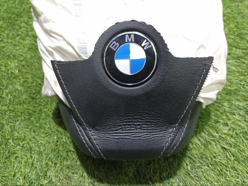 Подушка безопасности в рулевое колесо