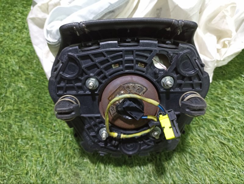 Подушка безопасности в рулевое колесо